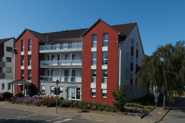 Schlüsselfertiges Bauen in Hildesheim, Mehrfamilienhaus mit Praxis und Großgarage, Hausbau der Schickerling GmbH