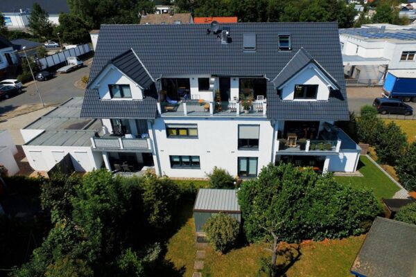 Schlüsselfertige Haeuser Hildesheim, Familienhaus mit Garagenanlage, gebaut von der Schickerling GmbH in Himmelsthür